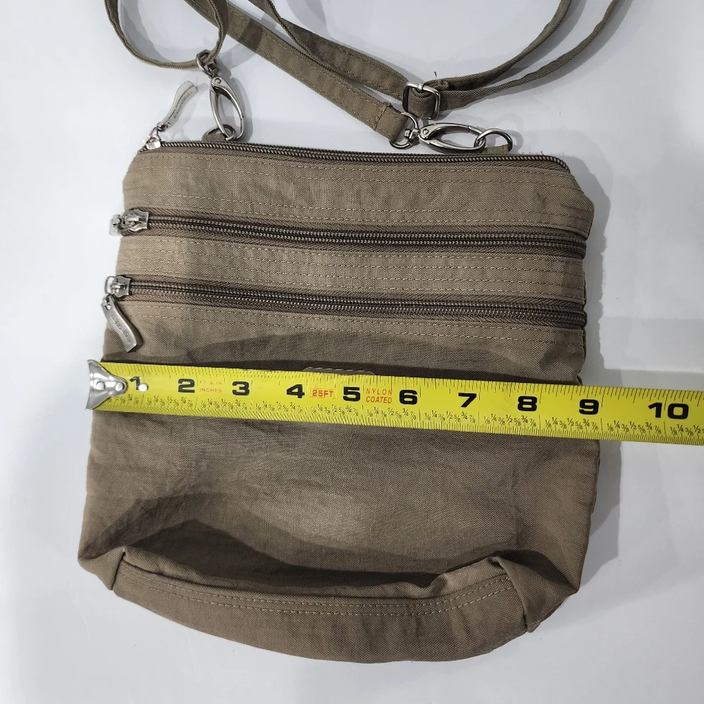 Baggallini Crossbody 3 Zip Top Closure Adjustable Beige Bag - Picture 4 of 7